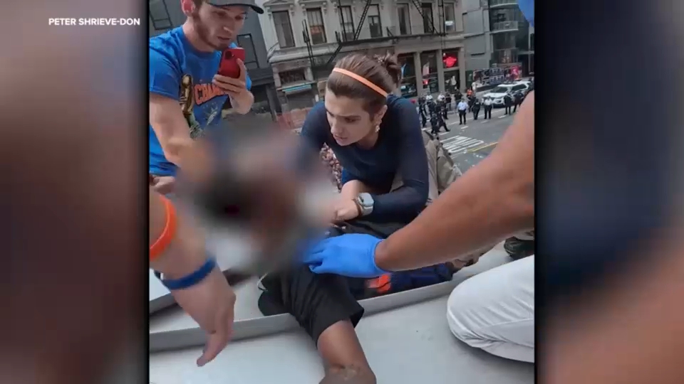 Off-duty first responders help save man from overdose at Knicks parade