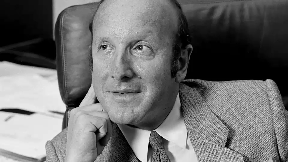 Star-maker Clive Davis honored at funeral that draws Bruce Springsteen, Dionne Warwick and others