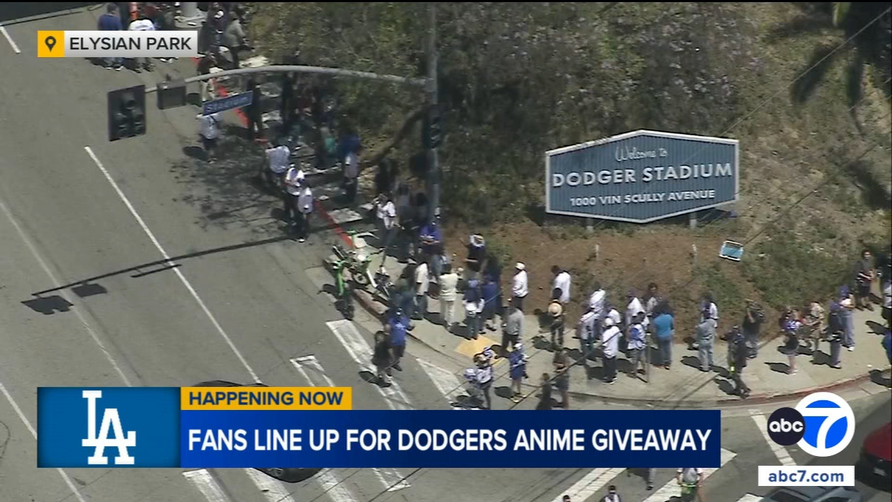 Fans line up for exclusive Dodgers One Piece anime giveaway