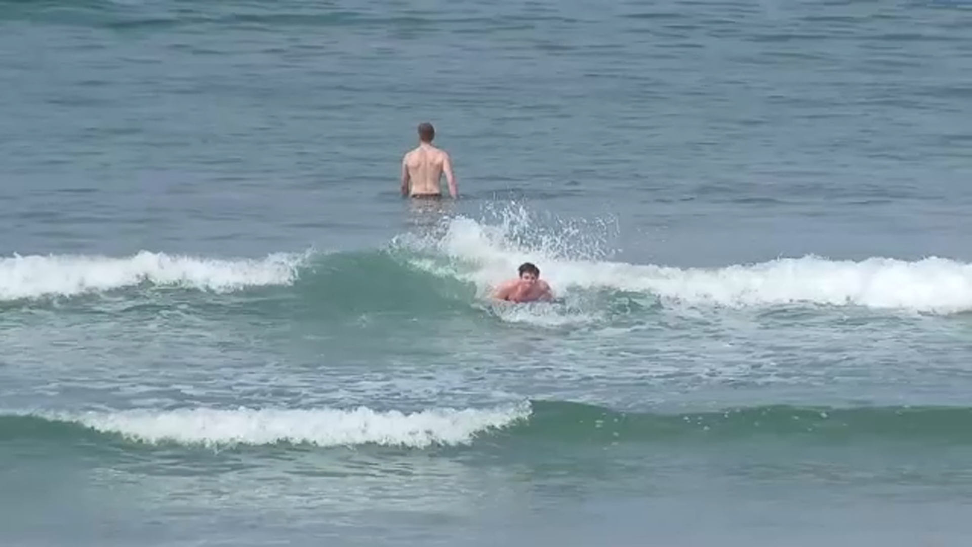 Beach hazards alert issued amid dangerous rip currents, chance of lightning at LA County beaches