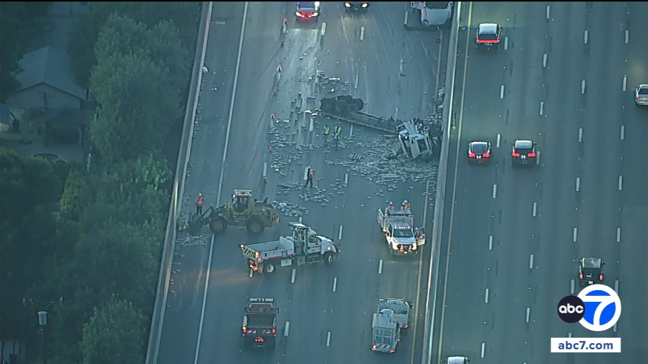 Crash involving 2 semi-trucks blocking westbound 101 Freeway in Tarzana