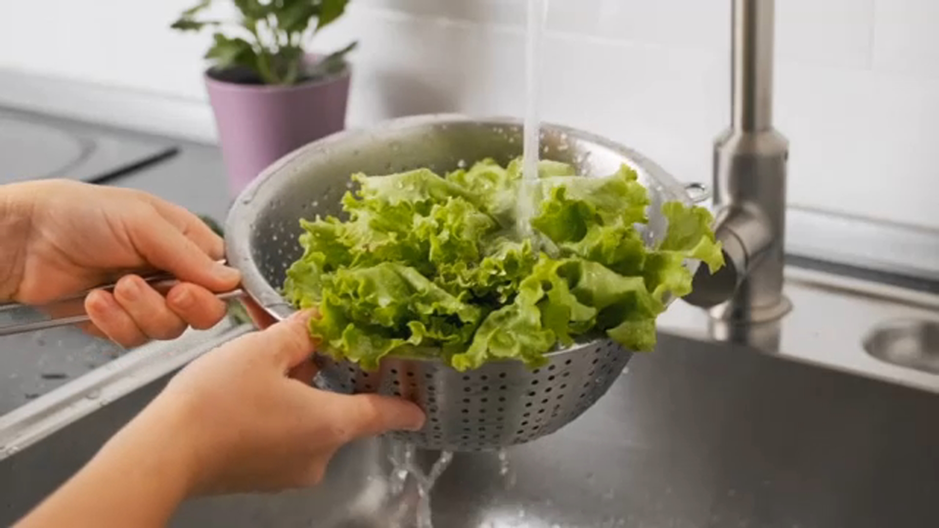 What to know about washing produce amid cyclosporiasis surge