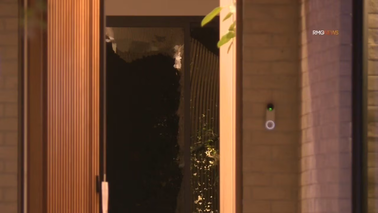 Studio City burglars steal $100,000 in valuables