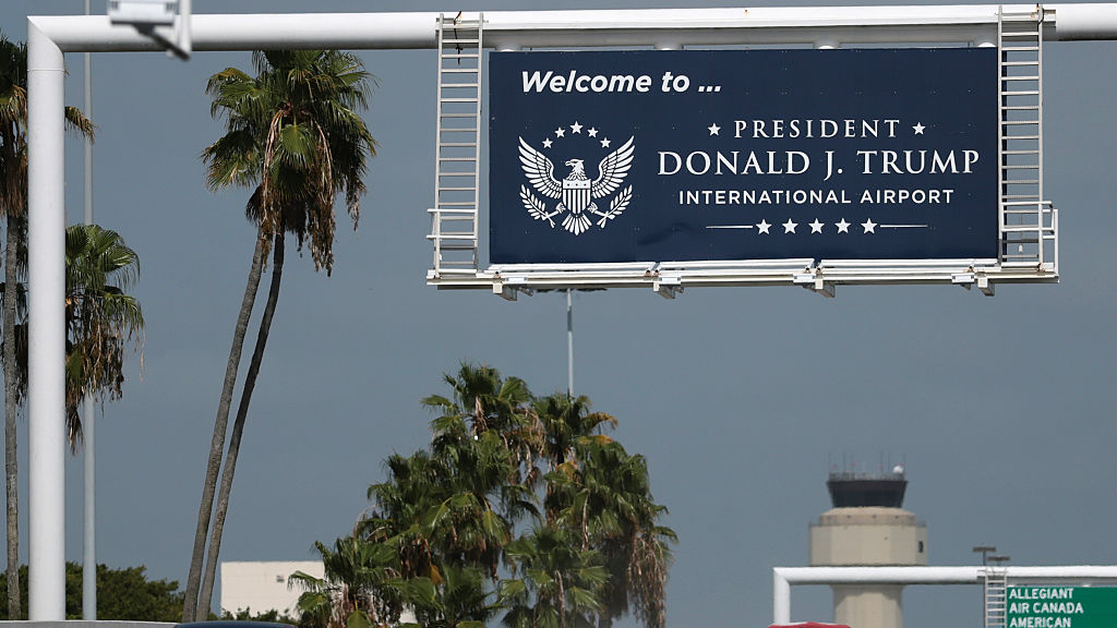United to offer travelers free flight changes to avoid landing at Trump International Airport